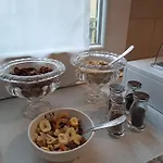 051 & Breakfast 4*