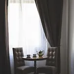 051 & Breakfast בולוניה