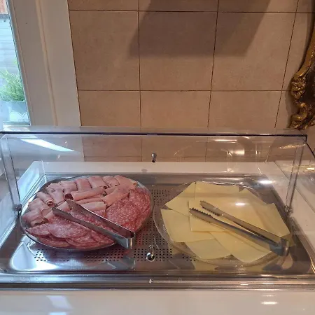 051 & Breakfast Boloňa