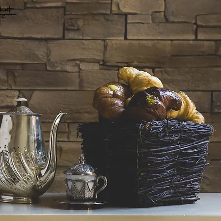 051 & Breakfast Bed & Breakfast 4*