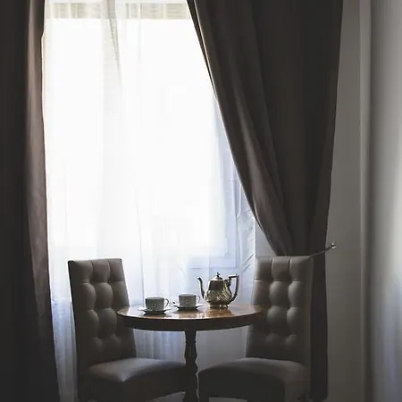 ベッド・アンド・ブレックファスト 051 & Breakfast